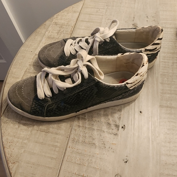 Dolce Vita Sneakers Zebra Size 6.5 - Picture 1 of 5